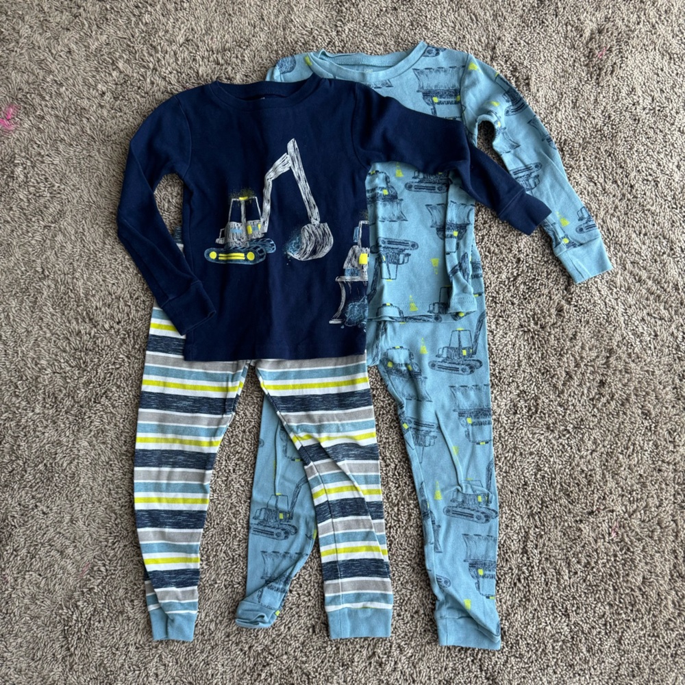 Set of 2 Carter's long sleeve Pajama Sets construction trucks 4T 100% cotton